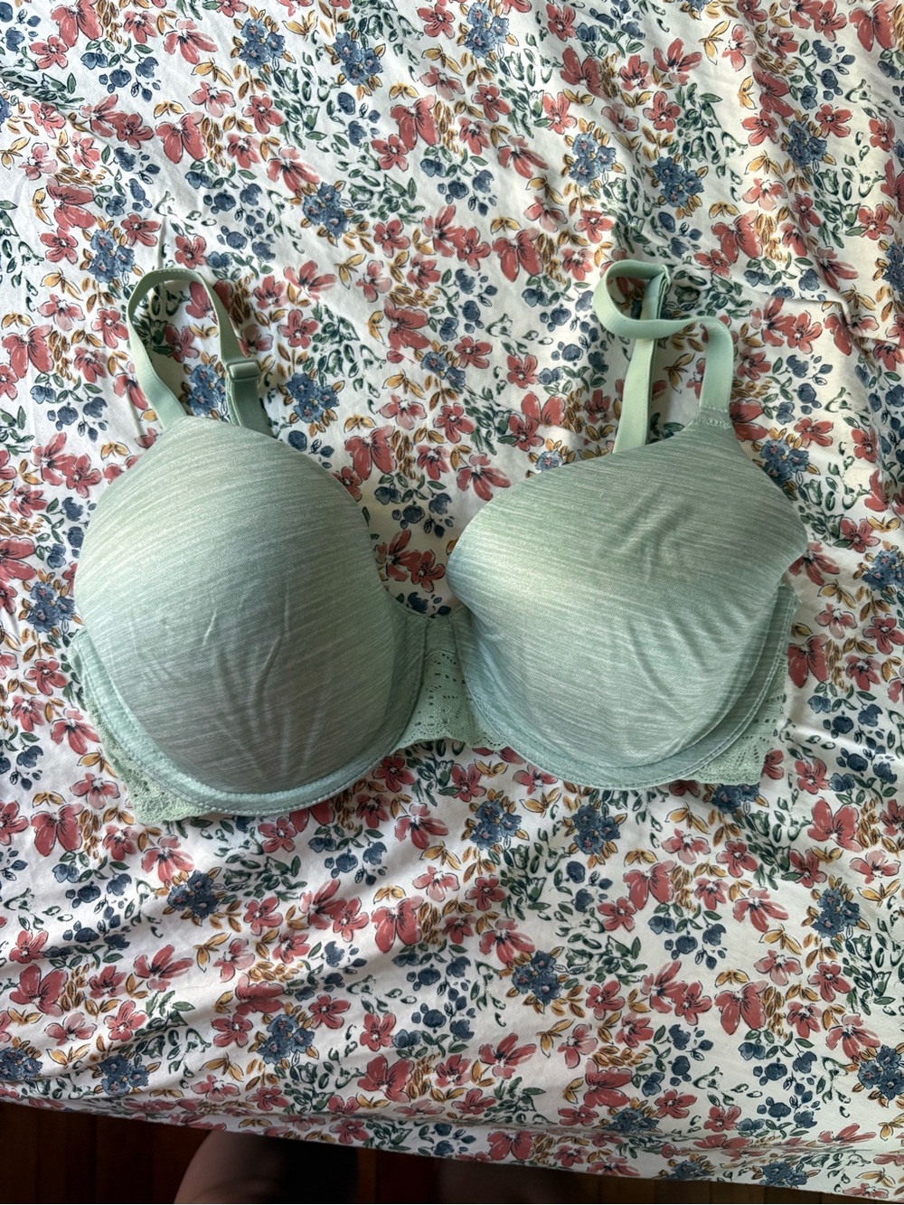 Light Green Seamless Molded Bra with Lace Trim